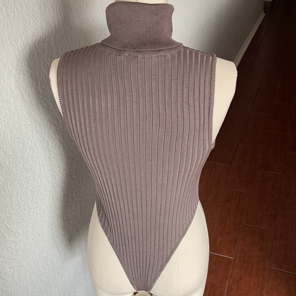 Wayne Rogers Bodysuit - Picture 3 of 4